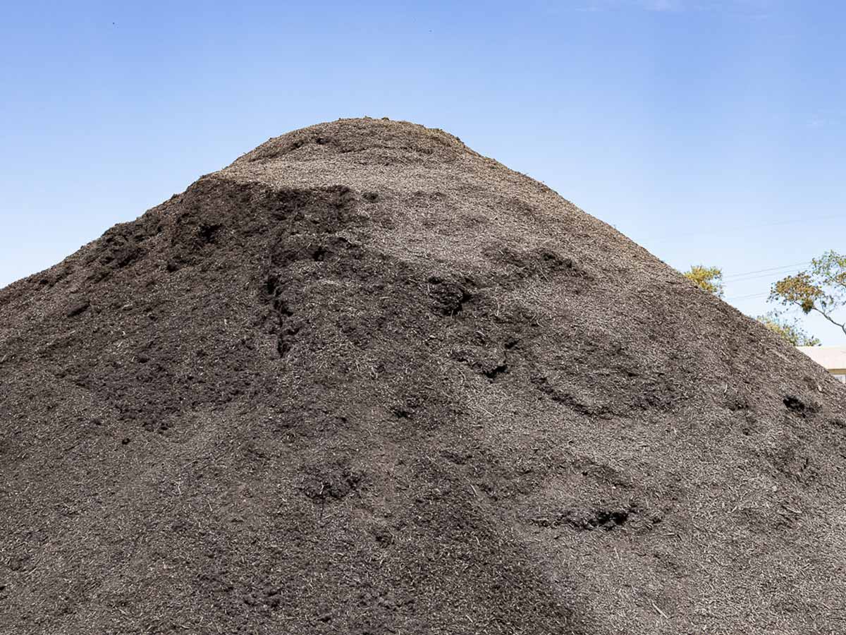 Pile of Garden-Ville Lawn Dressing compost and sand blend